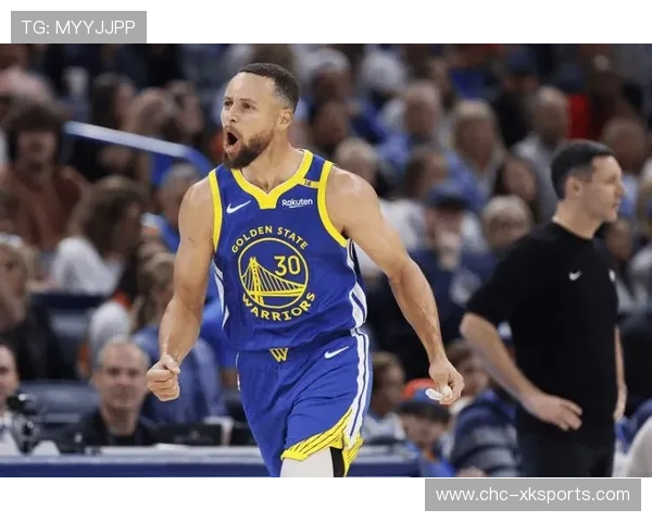 库里突破分球精准到位 库里突破分球精准到位